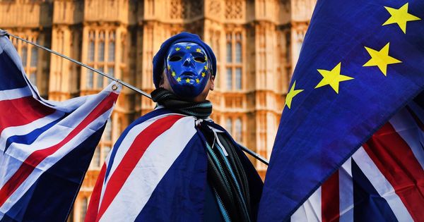 Foto: Un manifestante pro-UE, frente al Parlamento británico. (Reuters)