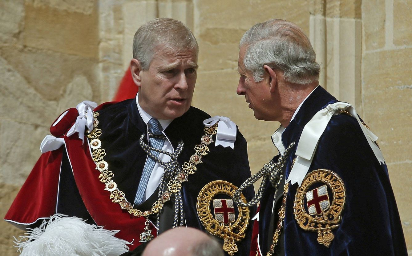 El príncipe Andrés y el príncipe de Gales. (Reuters)