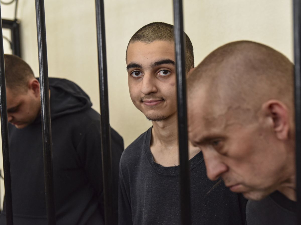 Foto: El joven marroquí Brahim Saadoun en un momento del juicio en el que lo condenan a muerte. (EFE)