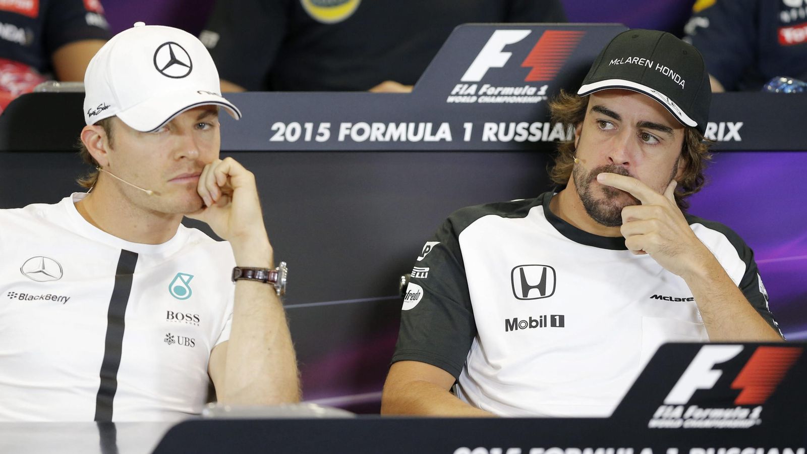 Foto: Fernando Alonso y Nico Rosberg, durante una rueda de prensa (EFE)