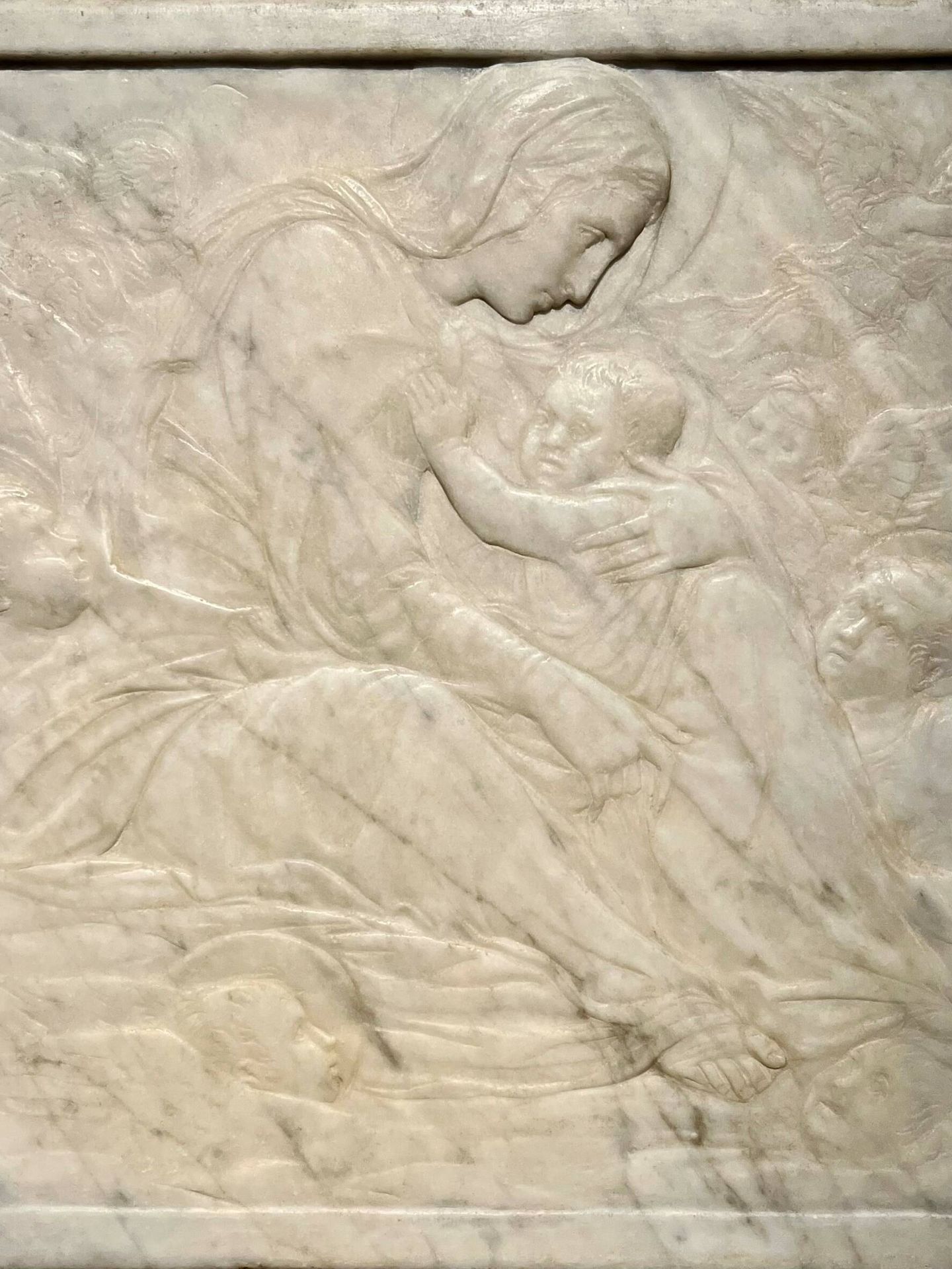 'Madonna col bambino delle nuvole', de Donatello, 1440.