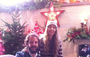Blanca Cuesta y Borja Thyssen, solidarios en un mercadillo navideño 