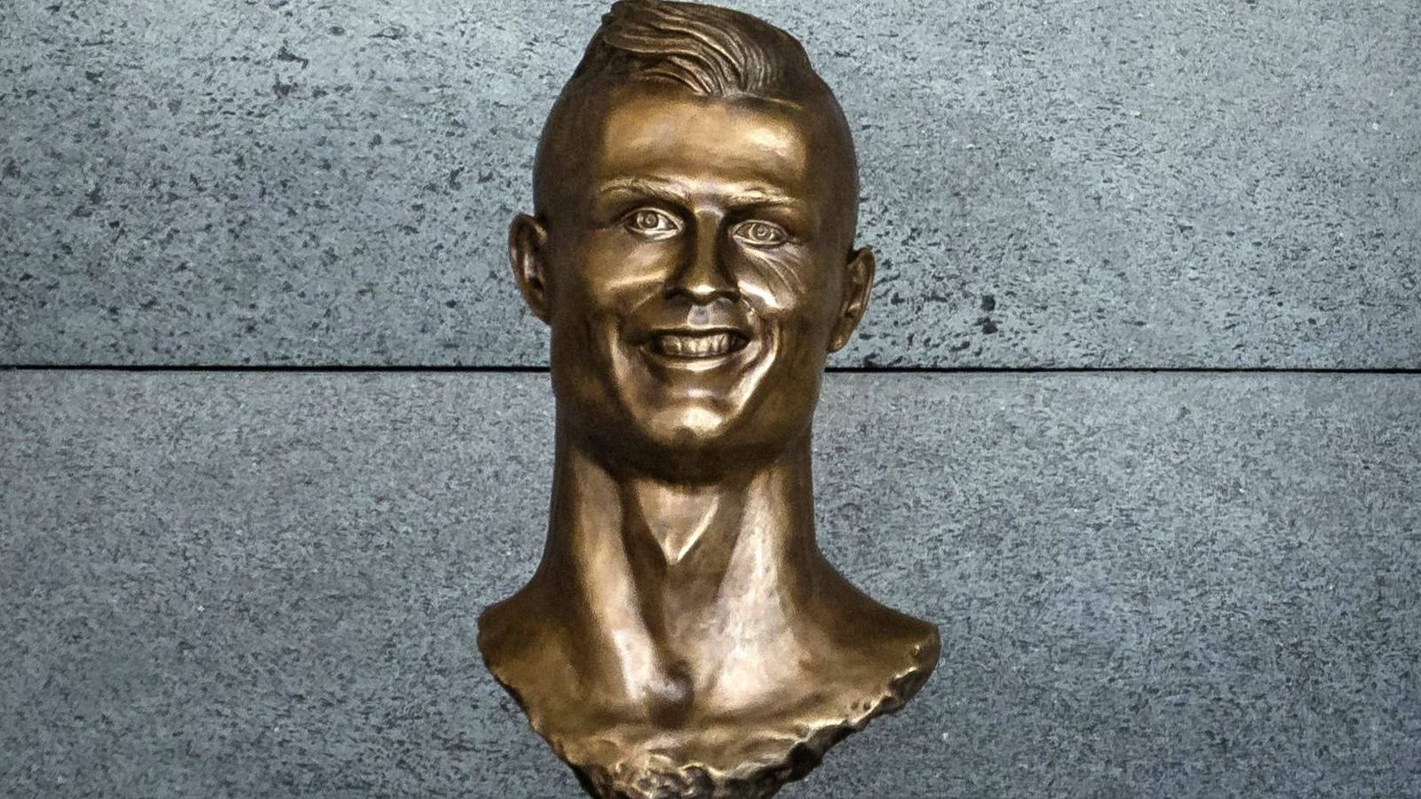 Foto: Ronaldo, "feliz y honrado" por el homenaje de Madeira pese a las críticas. (EFE)