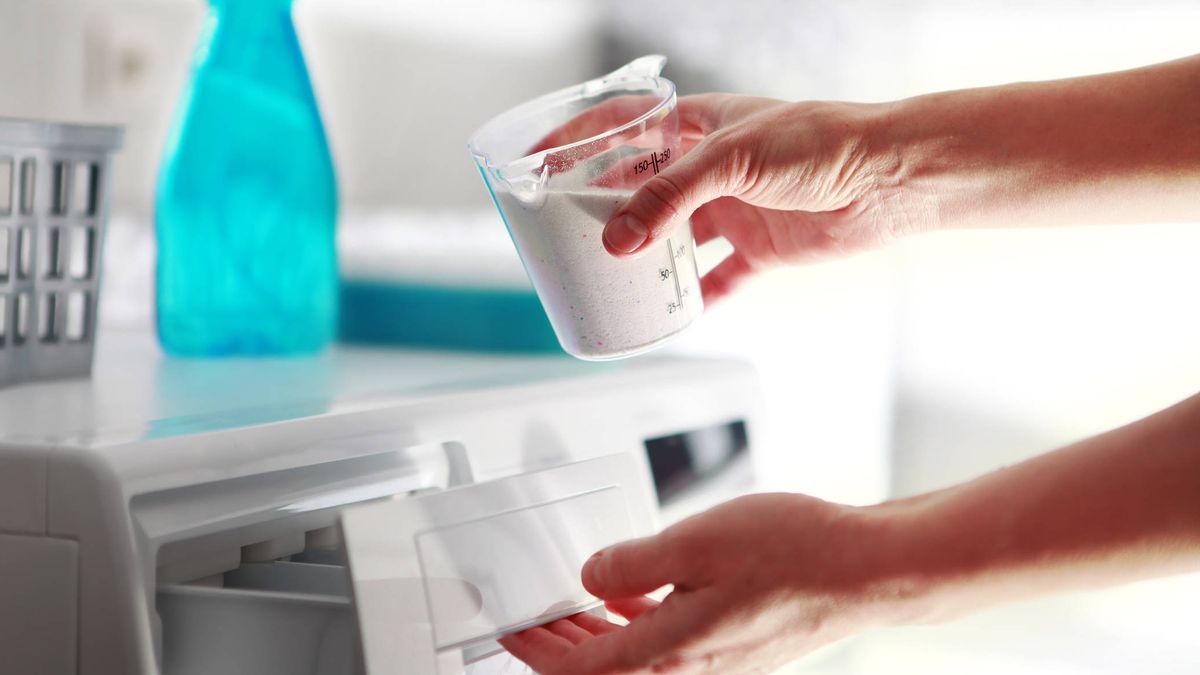 fantasma máximo efectivo Es mejor lavar la ropa con detergente líquido o en polvo?