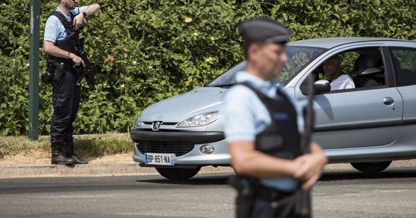 Foto: Imagen de archivo de policías franceses. (EFE)