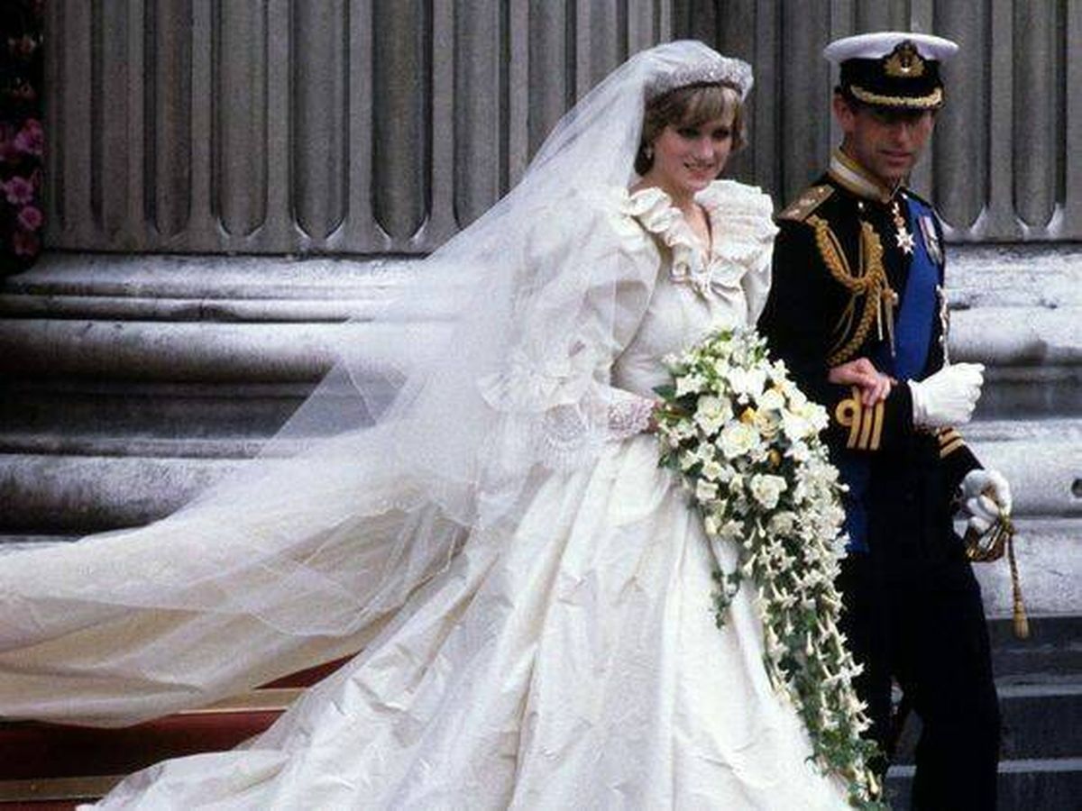 Foto:  Diana de Gales y el príncipe Carlos, el día de su boda. (Cordon Press)