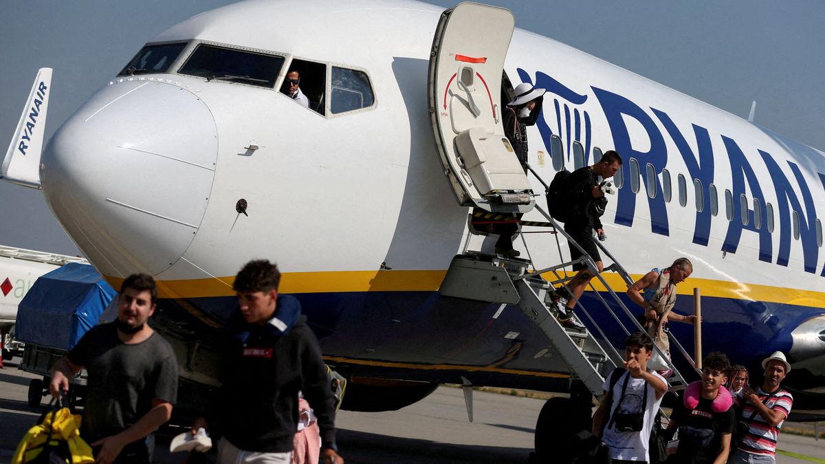 Ryanair irá a por los 'slots' que deje Air Europa en Barajas