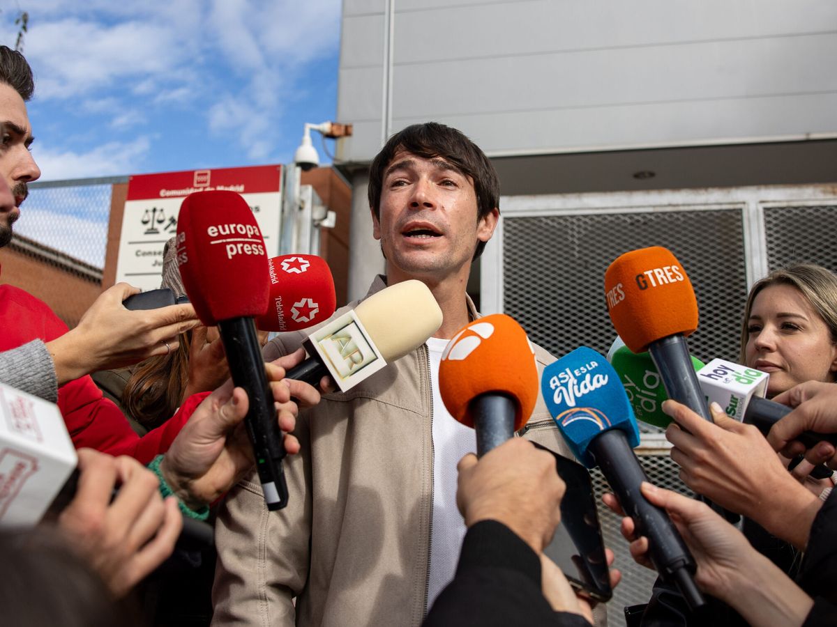 Foto: El actor Juan José Ballesta tras prestar declaración en los Juzgados de Parla. (EFE/Daniel González)