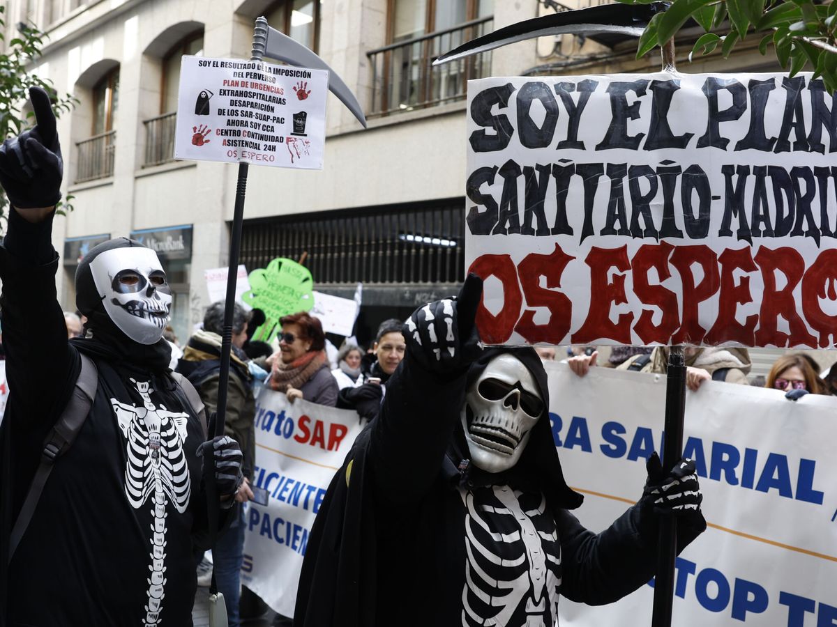 Foto: Una manifestación en defensa de la sanidad pública. (EFE/J.J.Guillen)