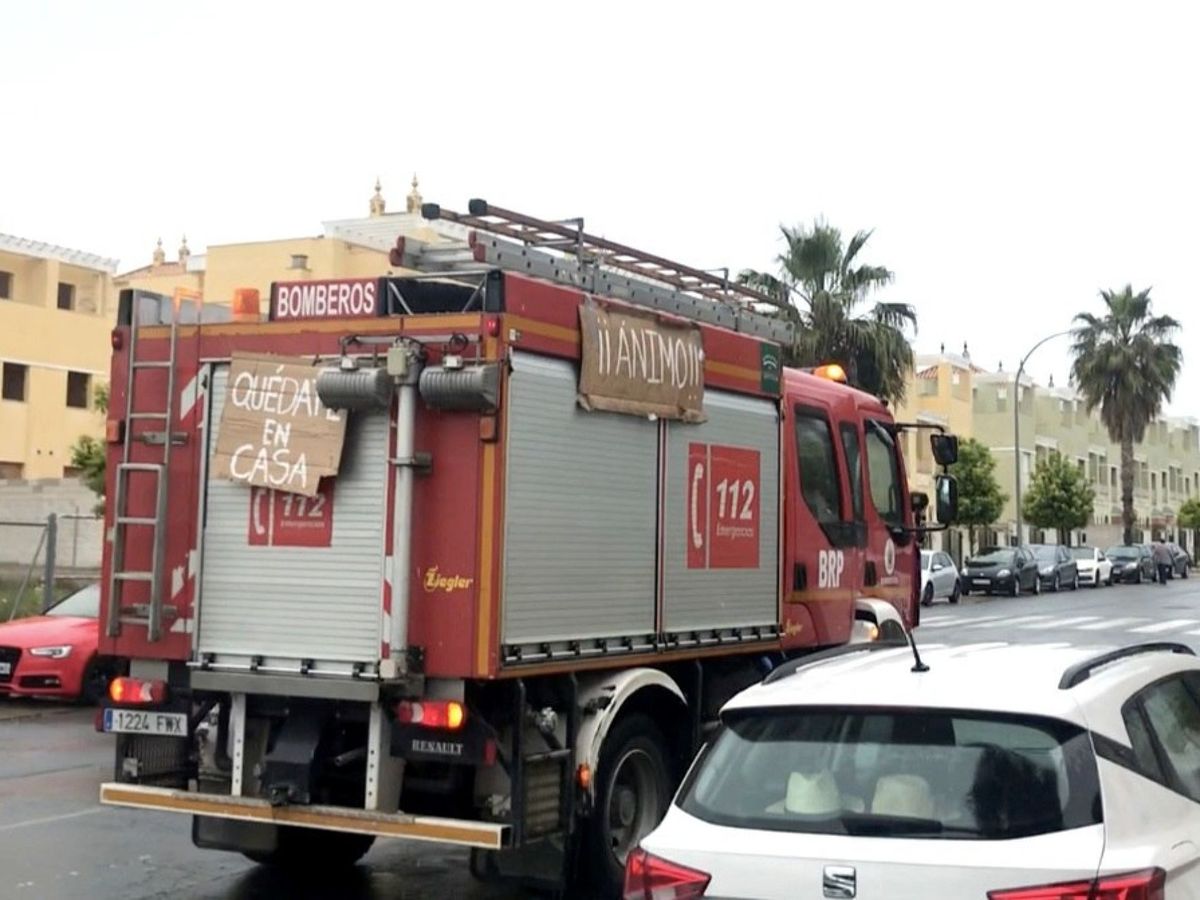 Foto: Un camión de bomberos en una fotografía de archivo. (EFE/Fermín Cabanillas)