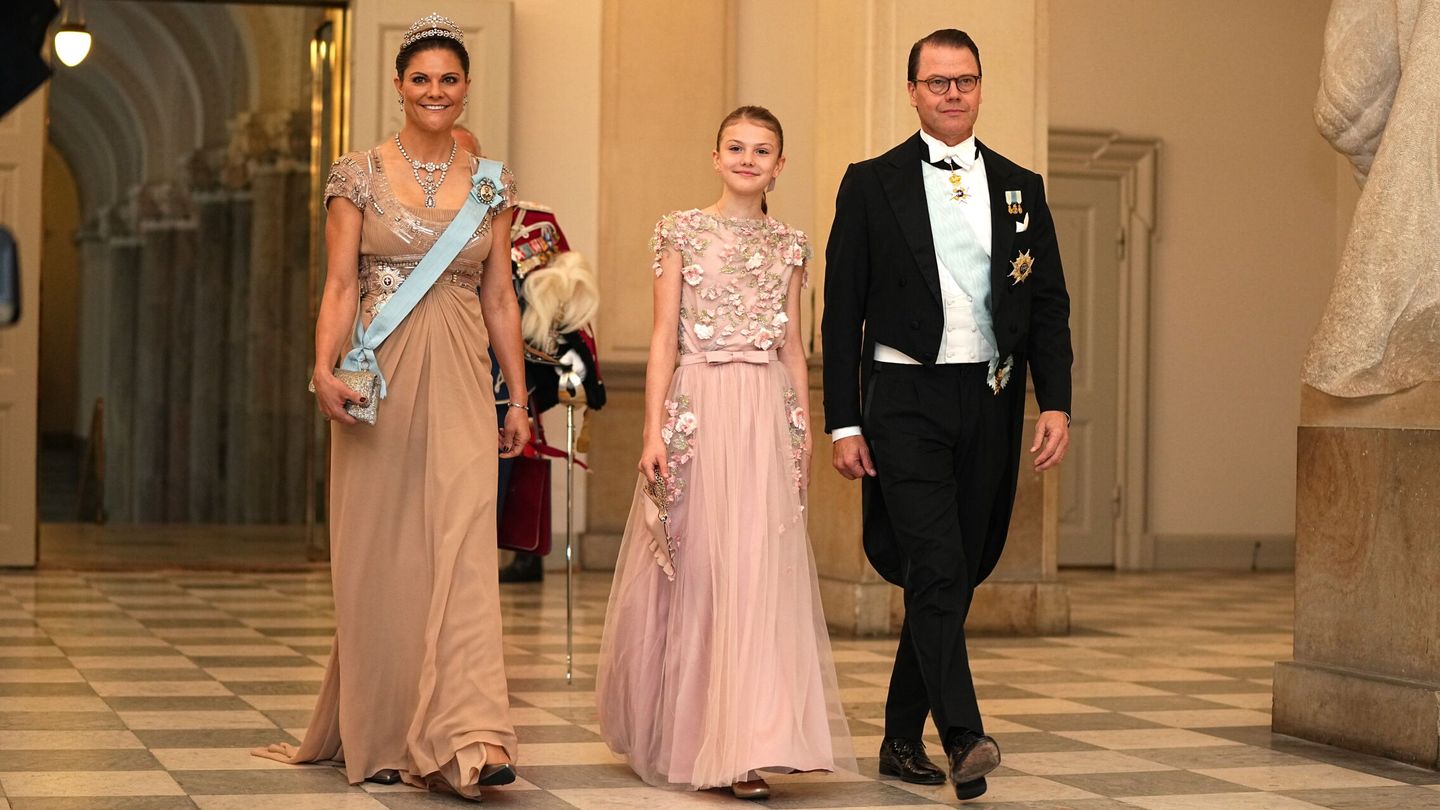 Victoria, Estelle y Daniel de Suecia. (Reuters)