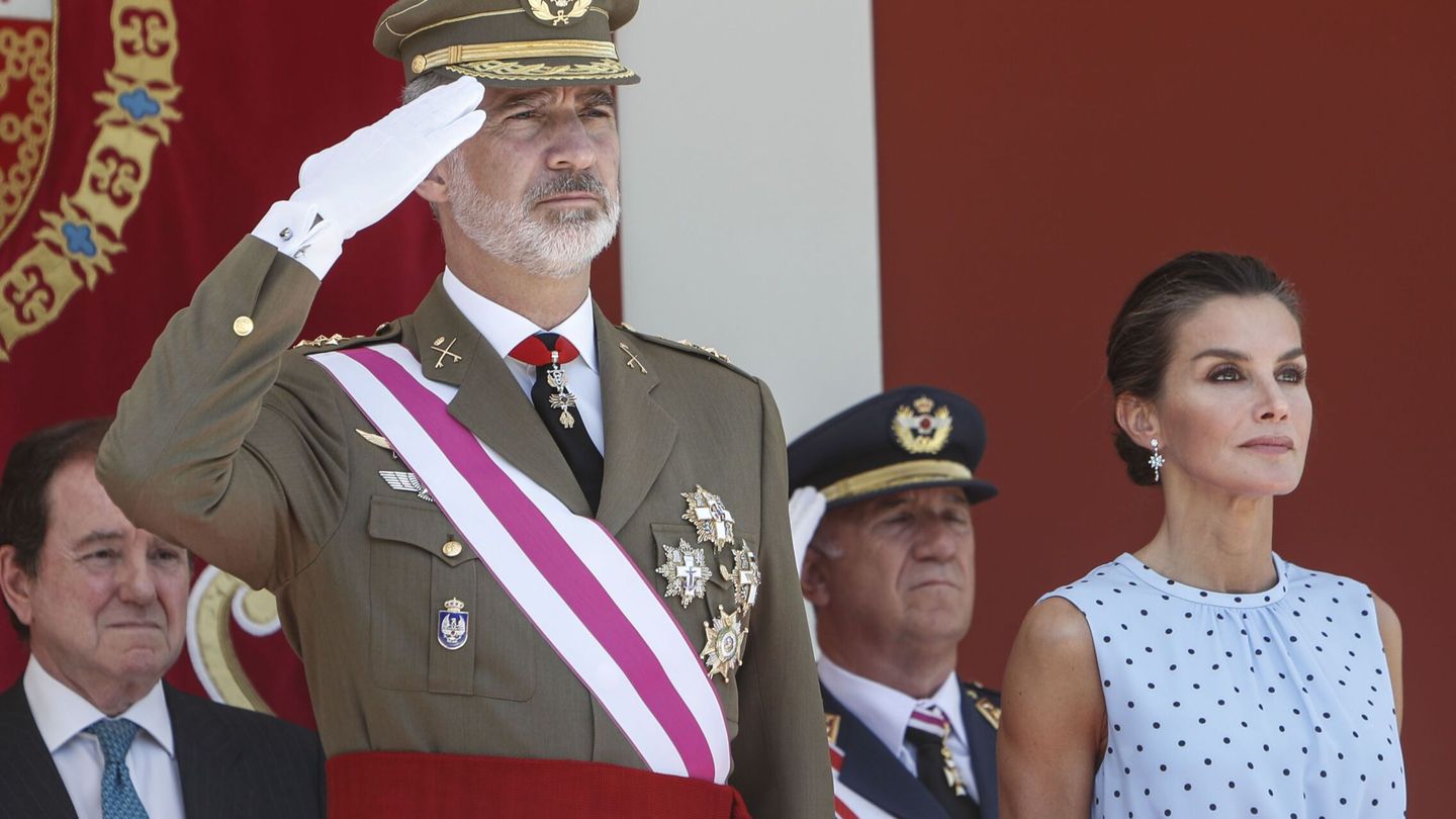 Los reyes Felipe y Letizia, presidiendo el acto central por el Día de las Fuerzas Armadas en Huesca 2022. (EFE)