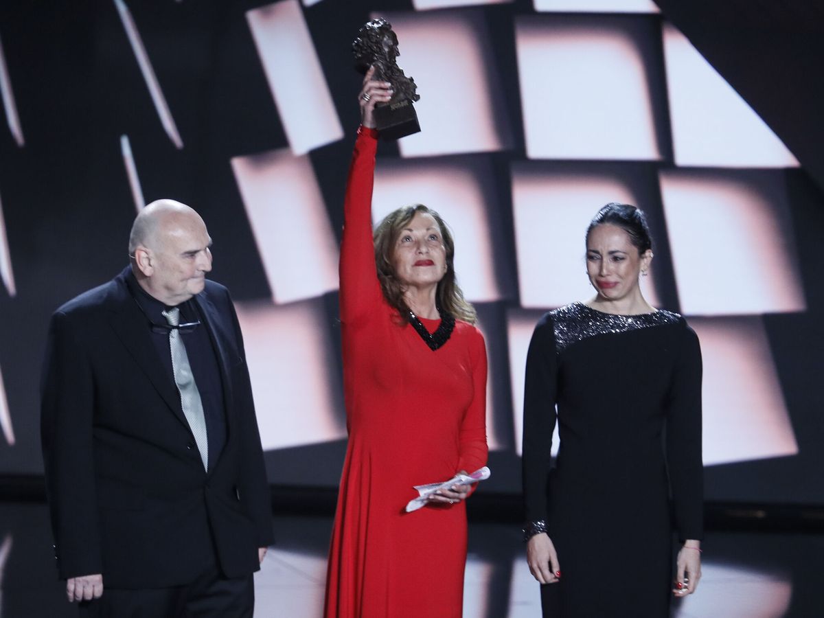 Foto: Eulalia Ramón y sus hijos recogen el Goya de Honor edición de los premios goya