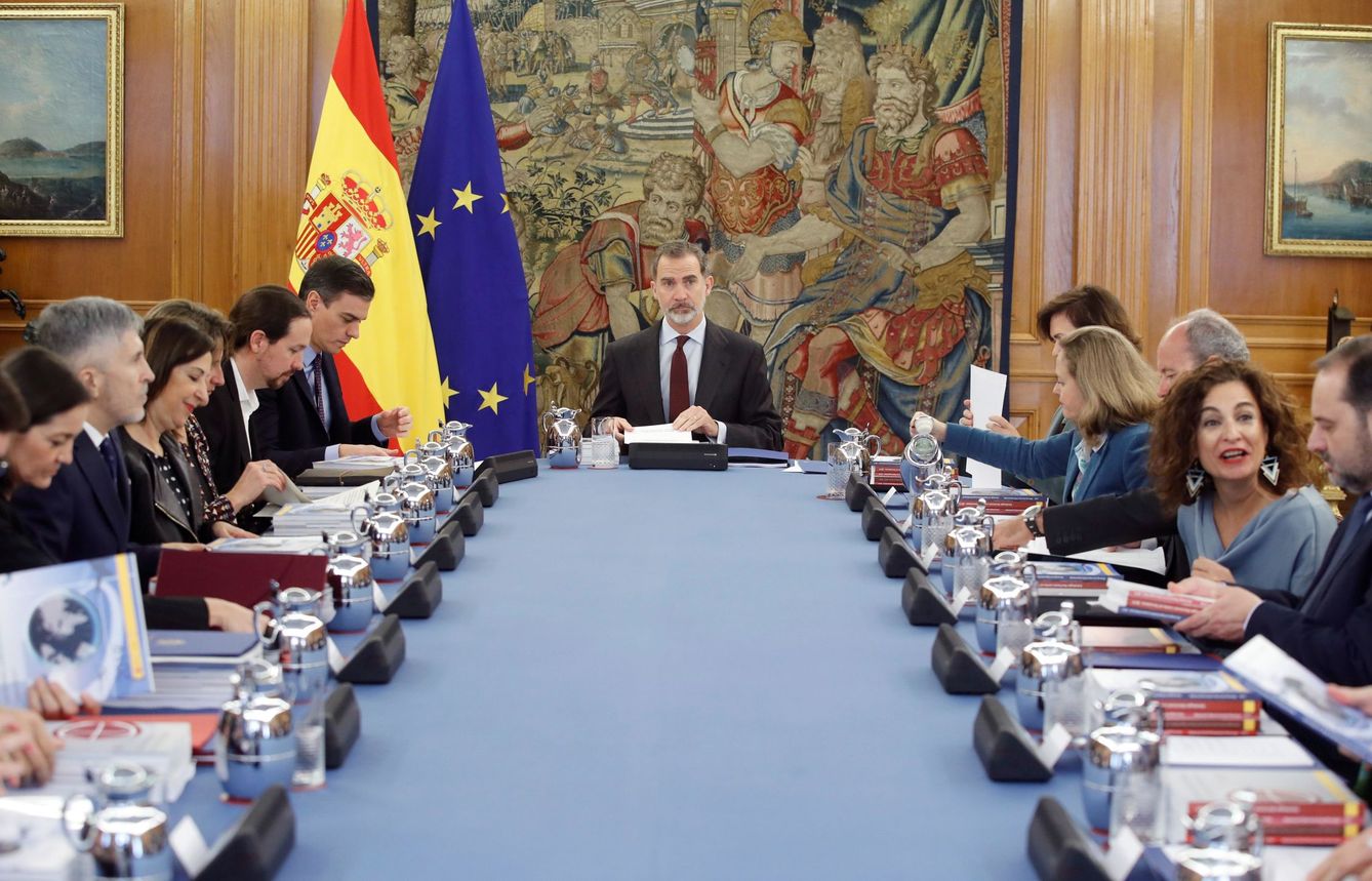 El Rey preside la primera reunión del Consejo de Seguridad Nacional (CSN) ya con la coalición de PSOE y Unidas Podemos en el poder, el pasado 4 de marzo en la Moncloa. (EFE)