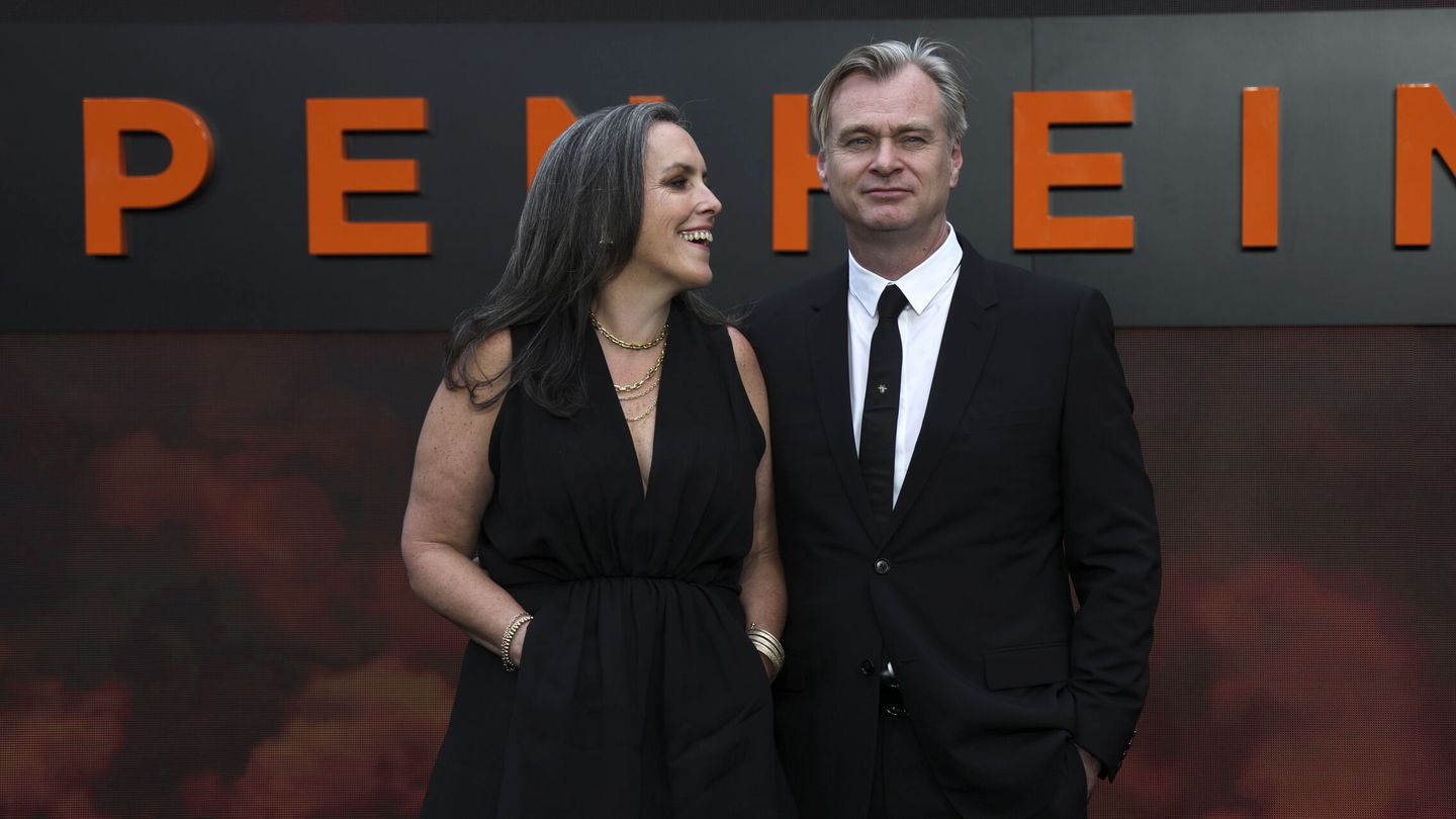 La productora Emma Thomas (i) y el director Christopher Nolan en la 'premiére' de Londres. (EFE/EPA/Andy Rain)