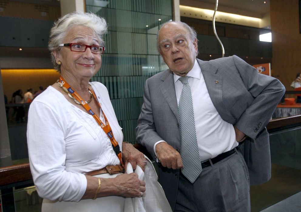 Foto: Marta Ferrusola, junto a su marido. (Efe)
