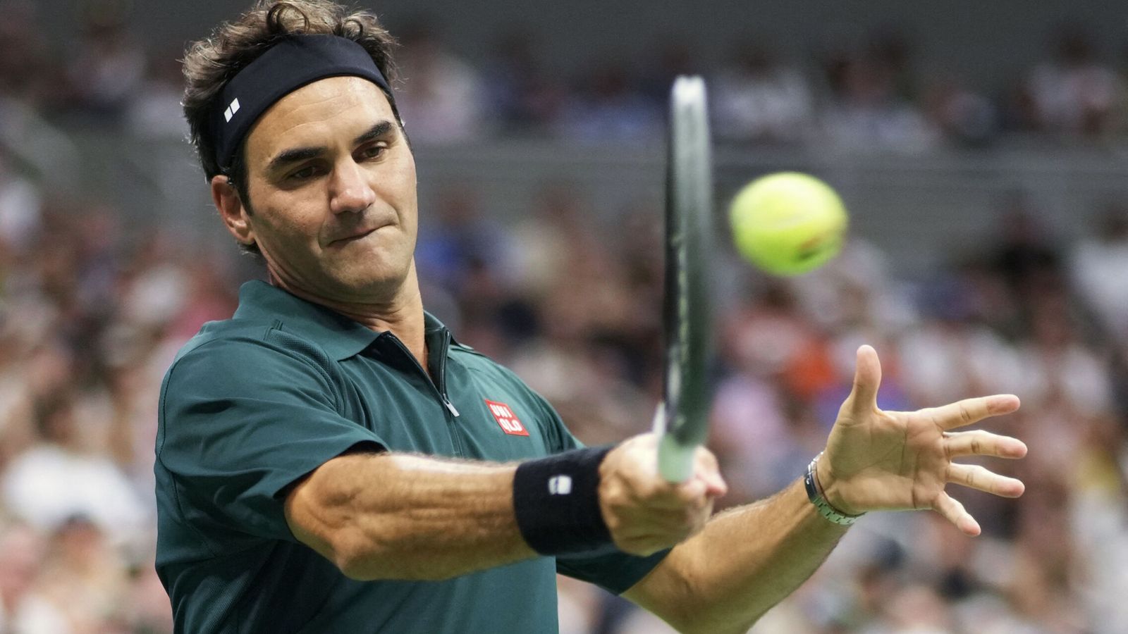 Federer ilumina Nueva York y vuelve a ganar a Roddick en una exhibición previa al US Open