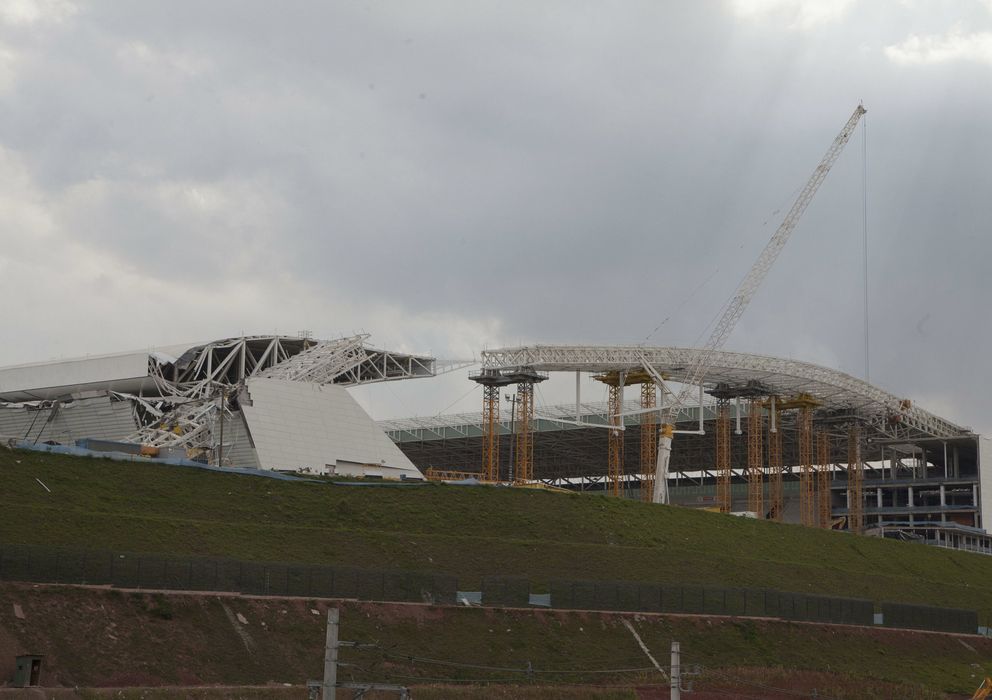 Foto: Vista general del estadio Arena Corinthians tras el accidente del miércoles. (Efe).