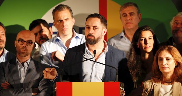 Foto: El líder de Vox, Santiago Abascal, interviene en un acto (Efe)