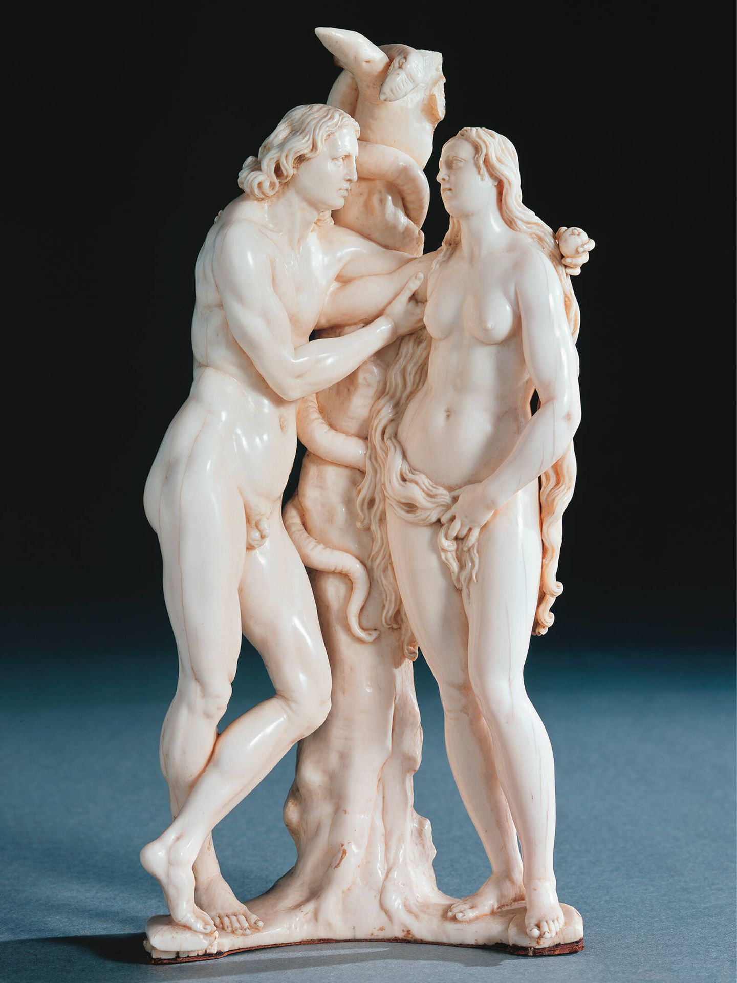 'Adán y Eva', una obra en marfil de Georg Petel que fue robada por Stéphane Breitwieser. (Wikimedia)
