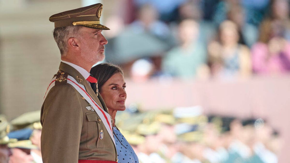 La fotografía no vista de la reina Letizia y la princesa Leonor en el cóctel privado de la jura de bandera