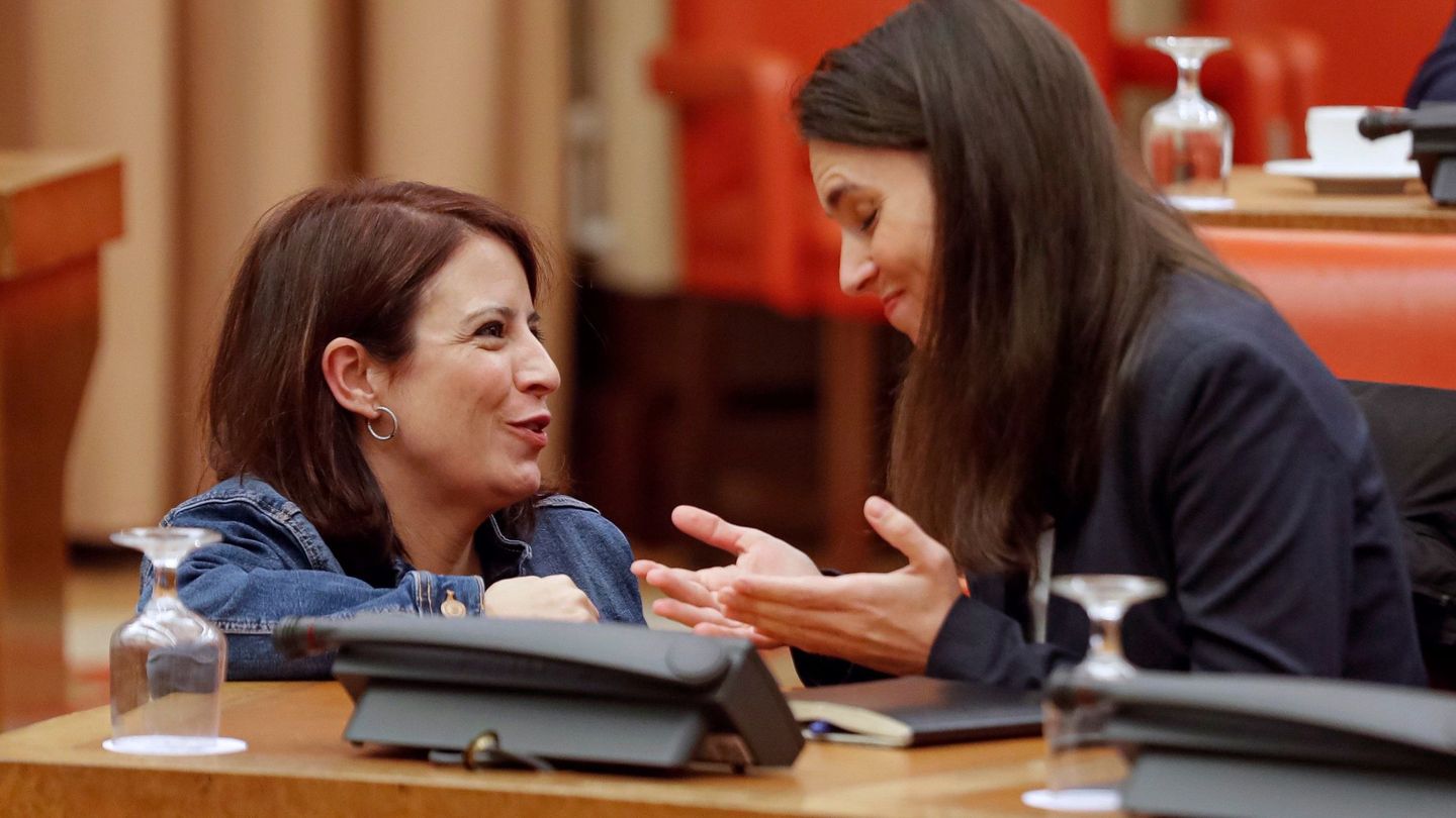 Las diputadas de PSOE y Podemos Adriana Lastra (i) e Irene Montero (d). (EFE)