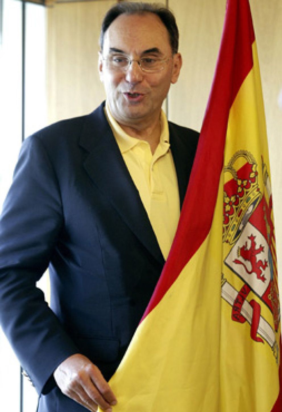 Foto: Vidal-Quadras: "Hay que suspender la autonomía vasca para que Ibarretxe se entere de lo que vale un peine"