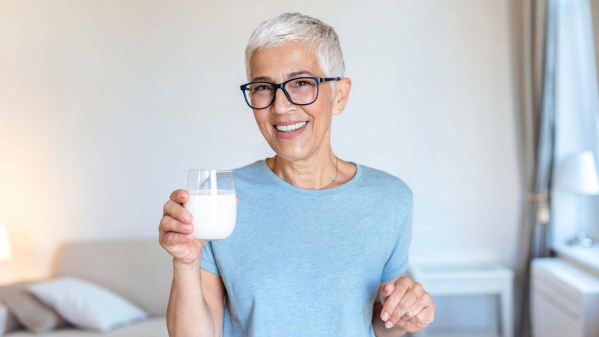 Lácteos a partir de los 50 años: ¿cuáles debo tomar y cuántos al día?