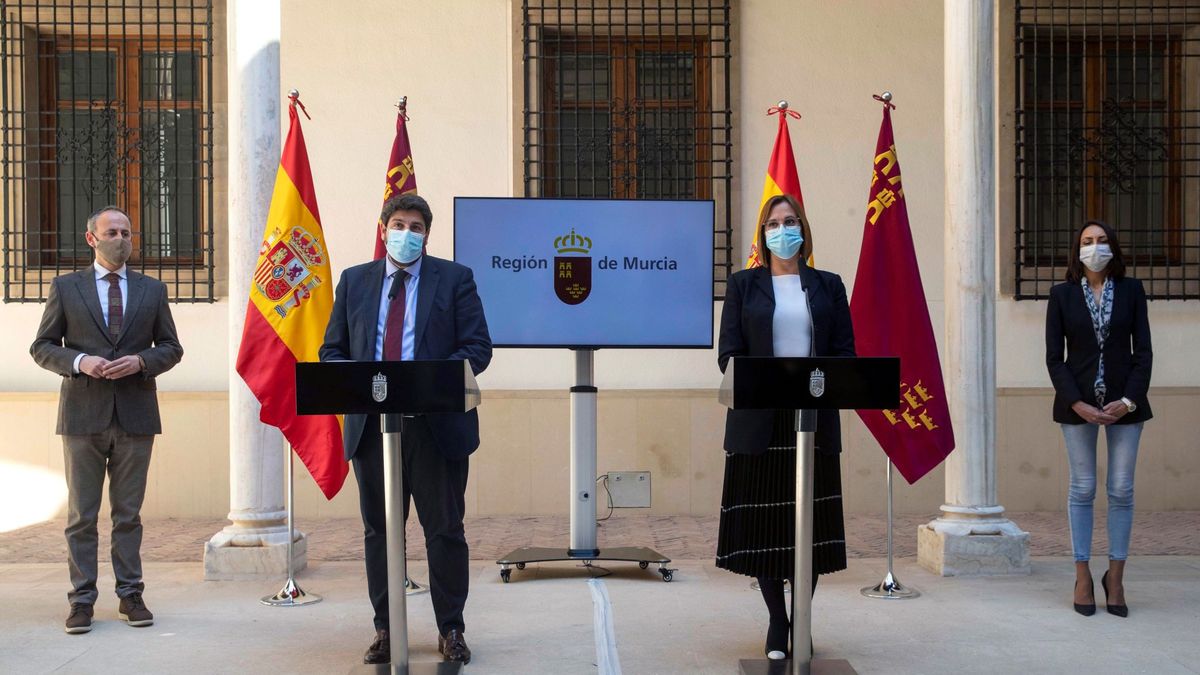 Los tránsfugas de Cs toman posesión como consejeros y apuntalan el Gobierno de Murcia