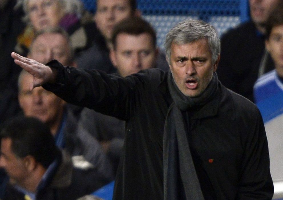 Foto: Jose Mourinho, dando órdenes durante el partido de ayer