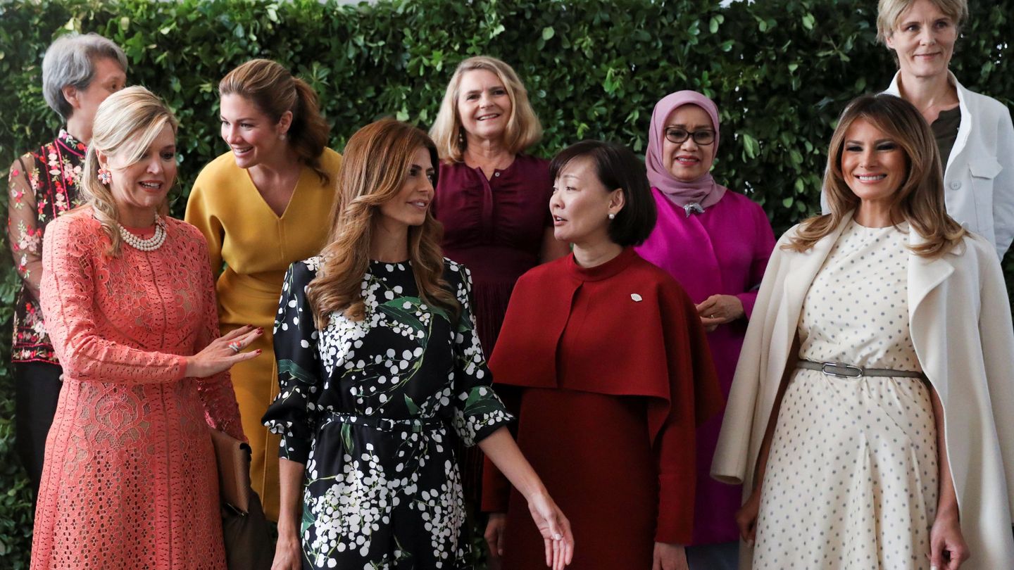 Queen Maxima of the Netherlands, Argentina's first lady Juliana Awada, U.S. first lady Melania Trump, Japanese Prime Minister Shinzo Abe's spouse Akie Abe,, European Council President Donald Tusk's spouse Malgorzata Tusk, Diana Carney, Canada's Prime Minister Justin Trudeau's spouse Sophie Gregoire Trudeau and Mufidah Kalla, wife of Indonesia's Vice President Jusuf Kalla, pose for a family photo at the Latin American Art Museum of Buenos Aires MALBA, during the G20 leaders summit in Buenos Aires, Argentina December 1, 2018. REUTERS Pilar Olivares