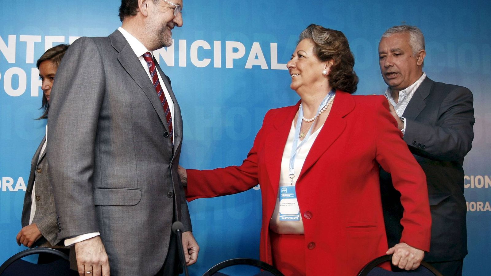 Foto: Mariano Rajoy y Rita Barberá, con Javier Arenas detrás.