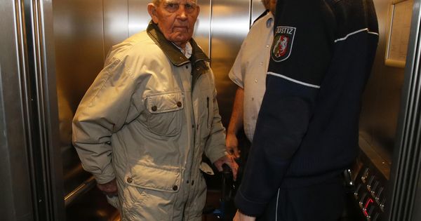 Foto: Siert Bruins, antigo miembro de las SS, fue llevado a juicio antes de su muerte en 2013. (Reuters/Wolfgang Rattay)