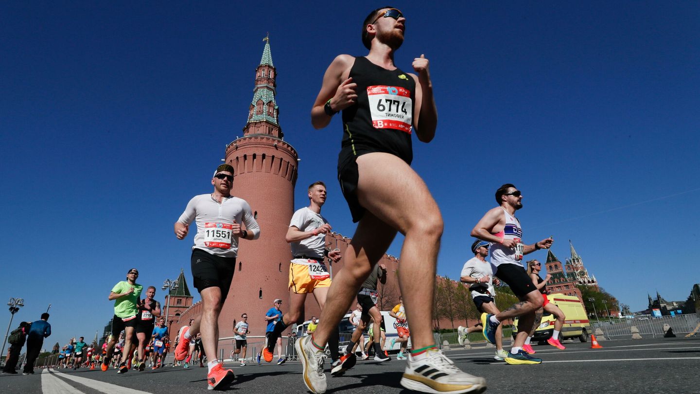 Media maratón en Moscú (EFE/EPA/YURI KOCHETKOV)