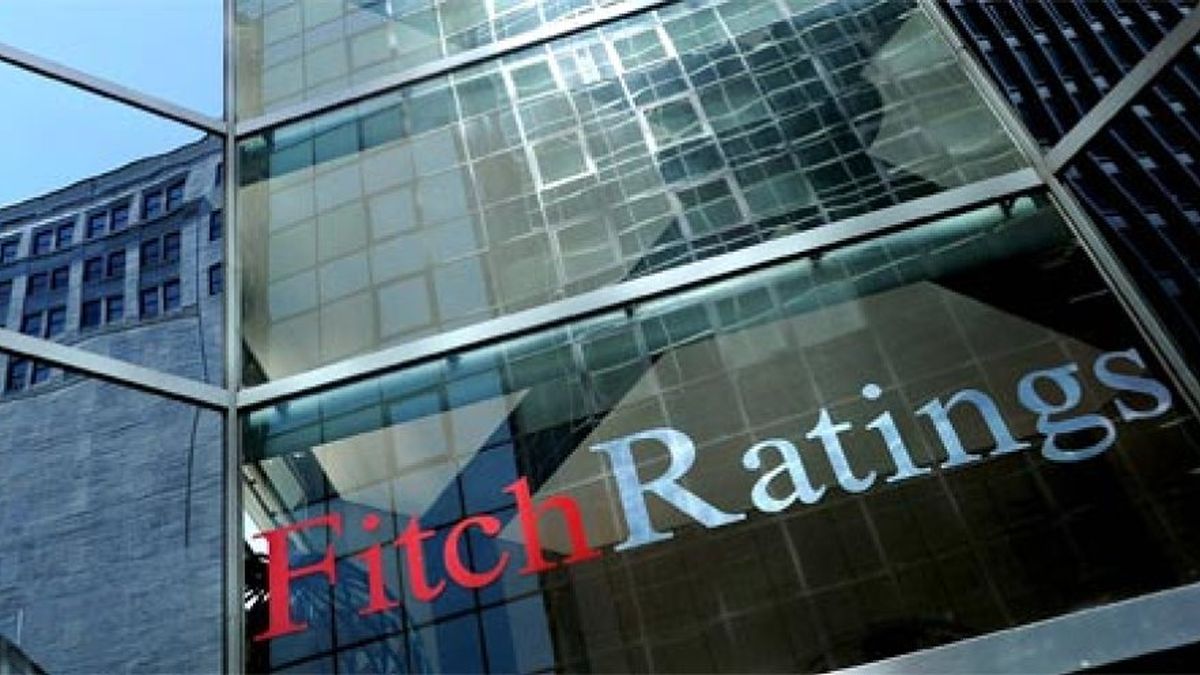 Fitch rebaja el rating de España en dos escalones hasta 'AA-' con perspectiva negativa