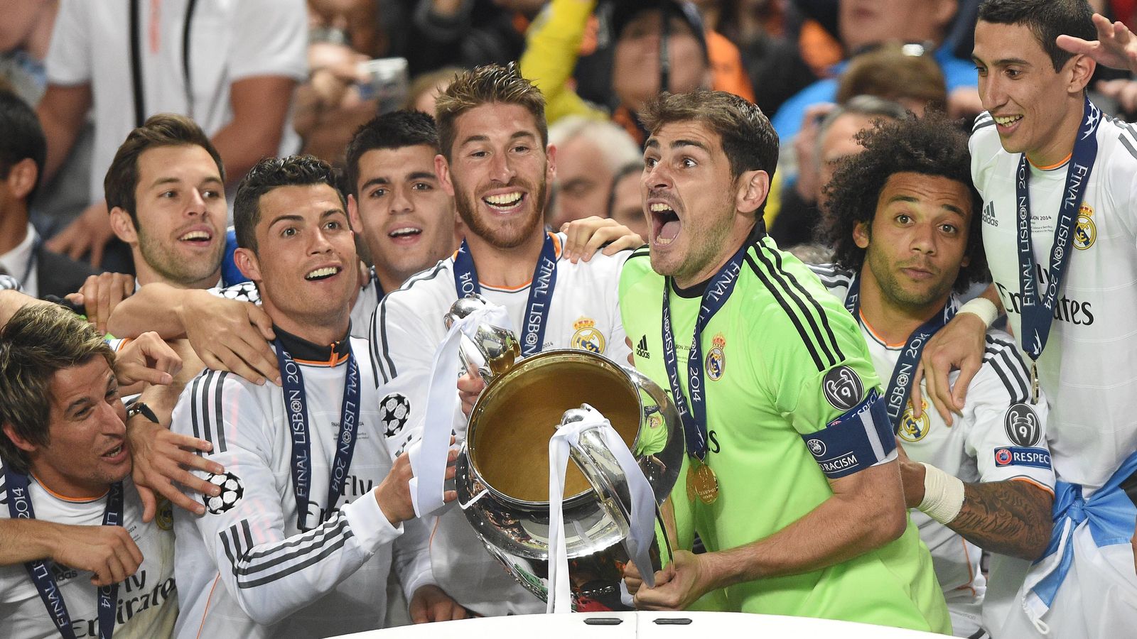 Foto: Casillas celebra la Copa de Europa de Lisboa. 