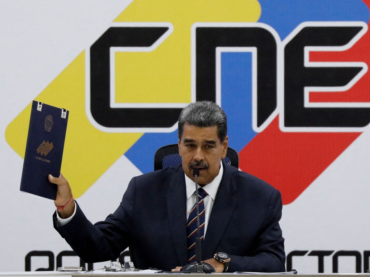 Foto: Maduro en una rueda de prensa desde el CNE. (Reuters/Leonardo Fernández)