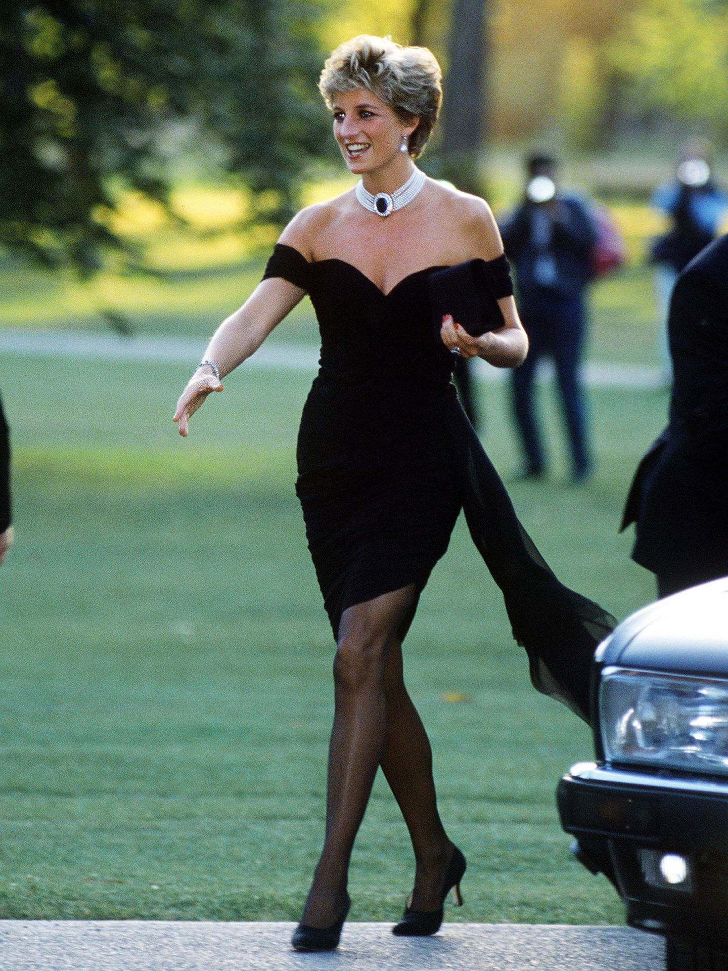 Diana de Gales, con su famoso vestido negro. (Cordon Press)