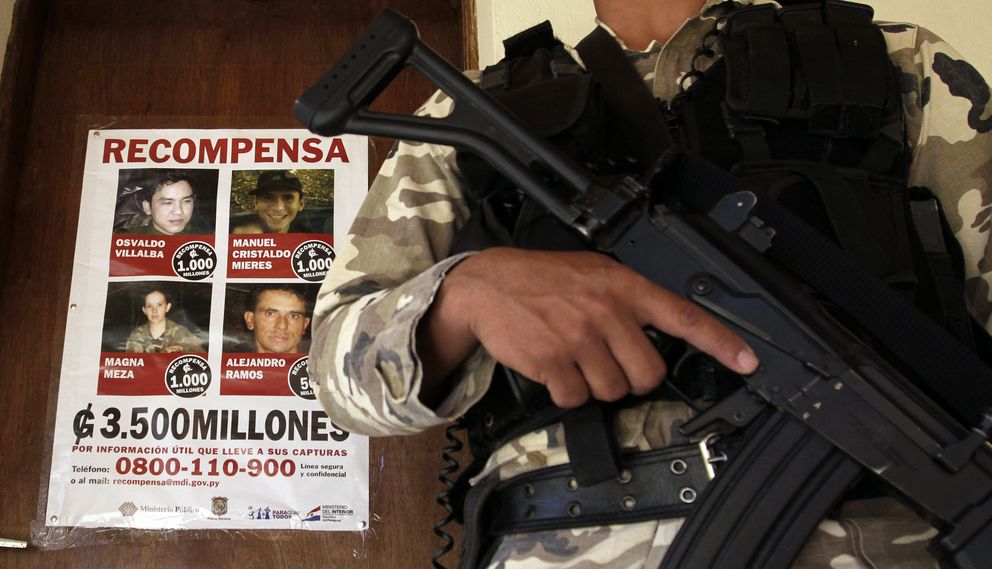 Líderes del EPP en un cartel que ofrece recompensas en Concepción (Reuters).