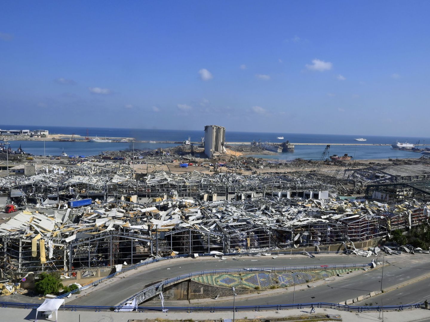 La zona del puerto de Beirut, tras la explosión (Reuters)