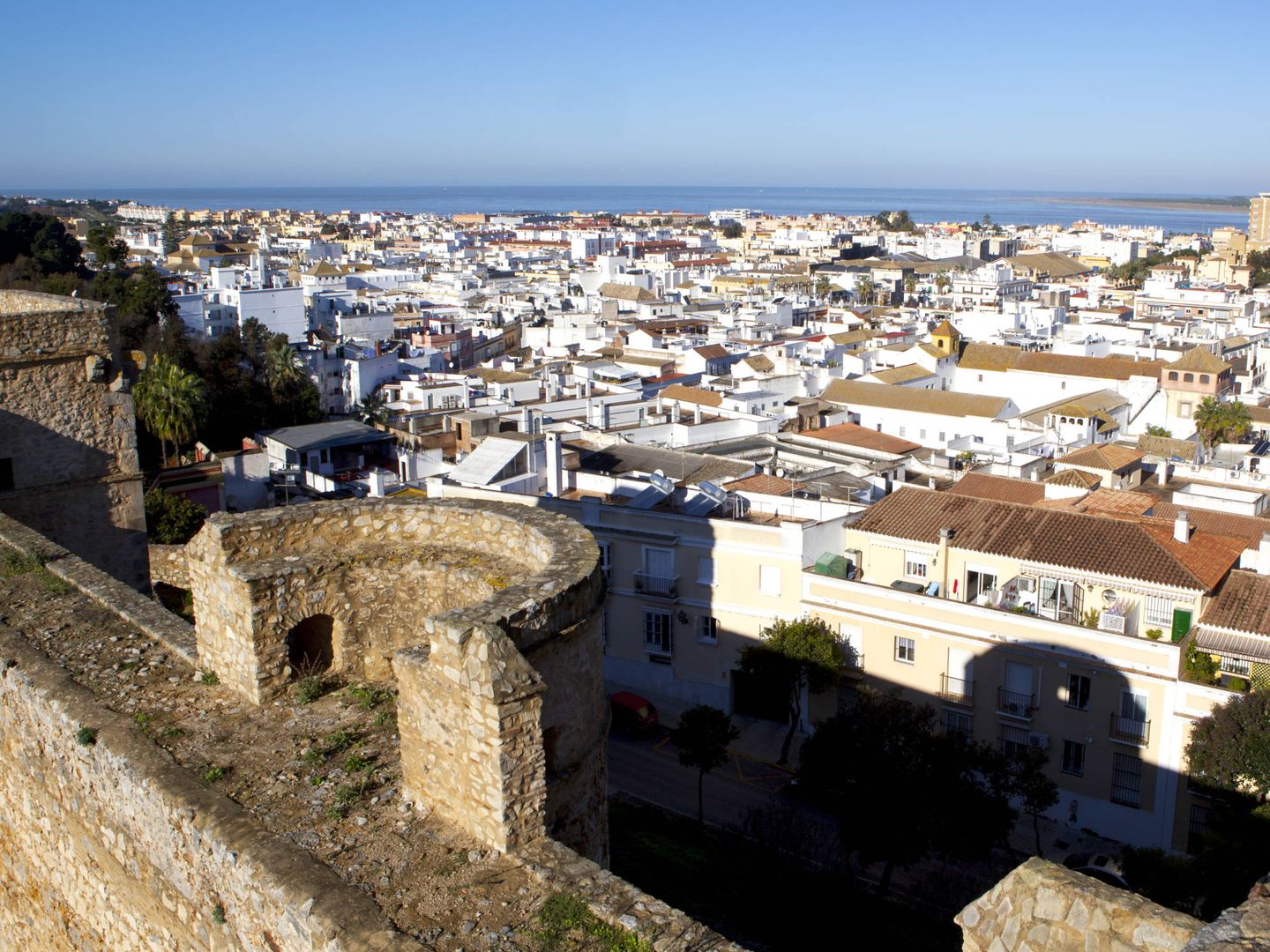 Vistas de Sanlúcar de Barrameda desde el Castillo de Santiago (Turismo Andaluz).