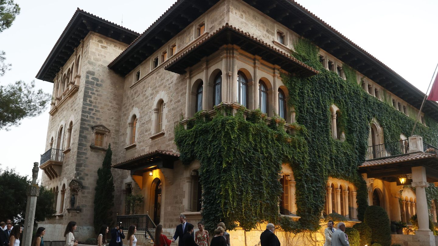 El palacio de Marivent, en Palma de Mallorca, y sus jardines. (EFE/Ballesteros) 