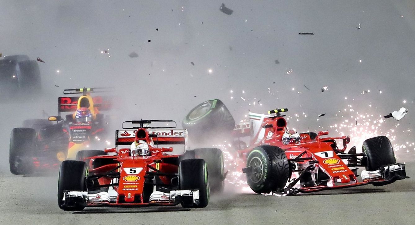 El accidente entre los dos pilotos de Ferrari y Max Verstappen en la salida es decisivo para el mundial. (EFE)