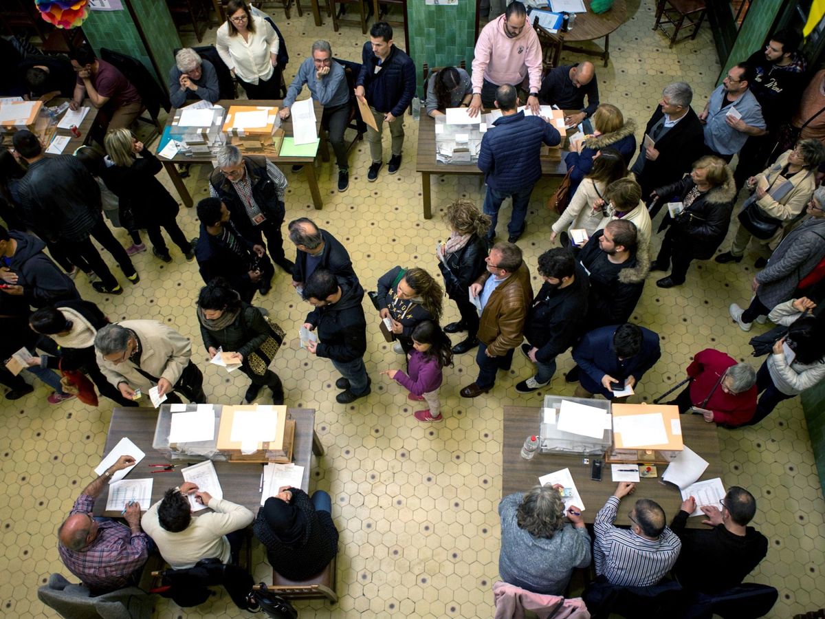 Foto: Colegio electoral de la Universidad de Barcelona las pasadas elecciones del 28 de abril. (EFE)