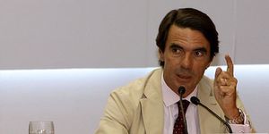 El PP reclama un sueldo más alto para Aznar y justifica sus contratos millonarios