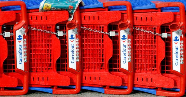 Foto: Carrefour minimiza el impacto, pero clientes como Paco aún no han visto su dinero de vuelta. (Reuters)