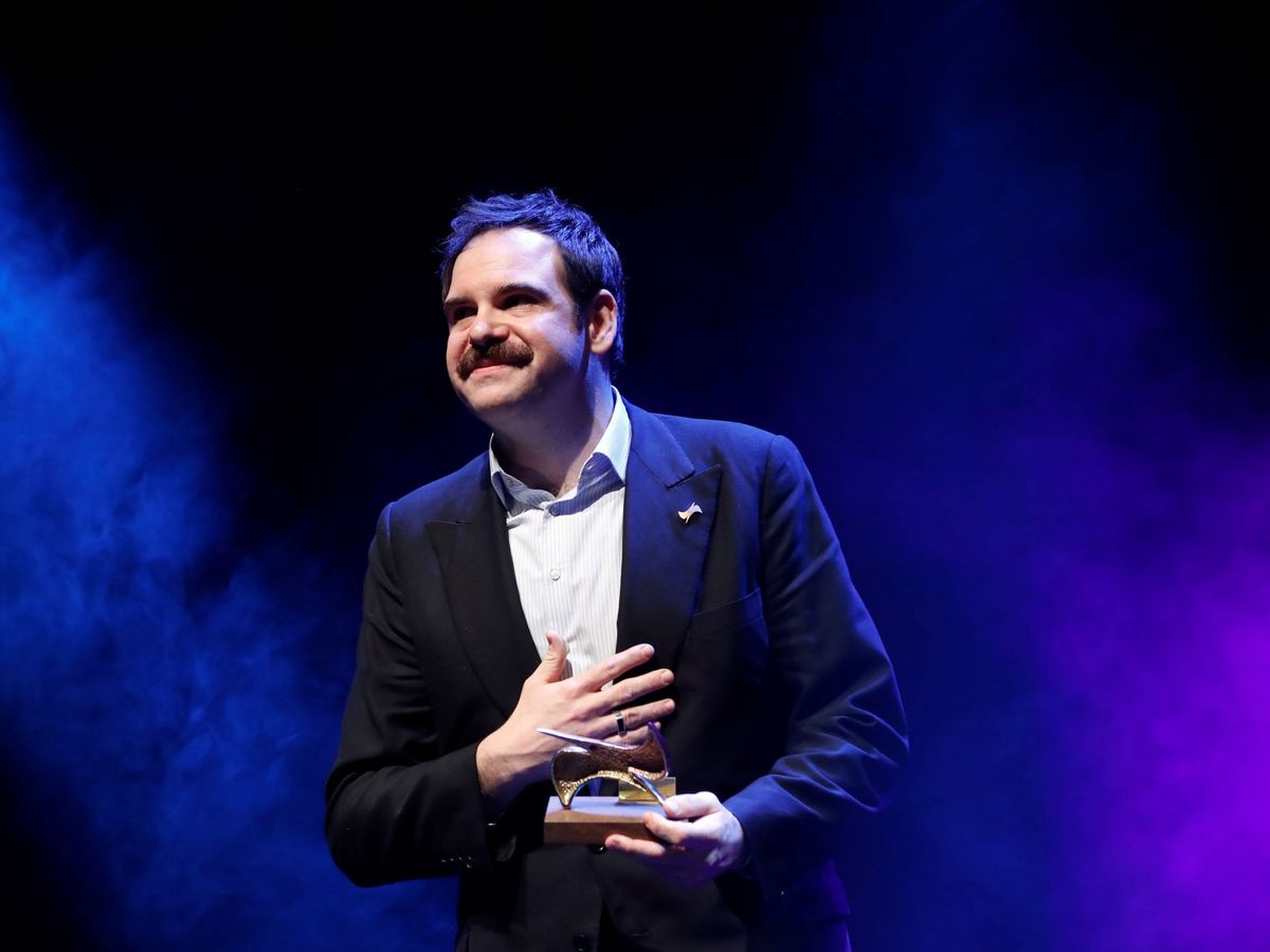 Foto:  Jorge Usón recibe el premio al Mejor Actor Protagonista de Teatro. (EFE/ Juanjo Martín)