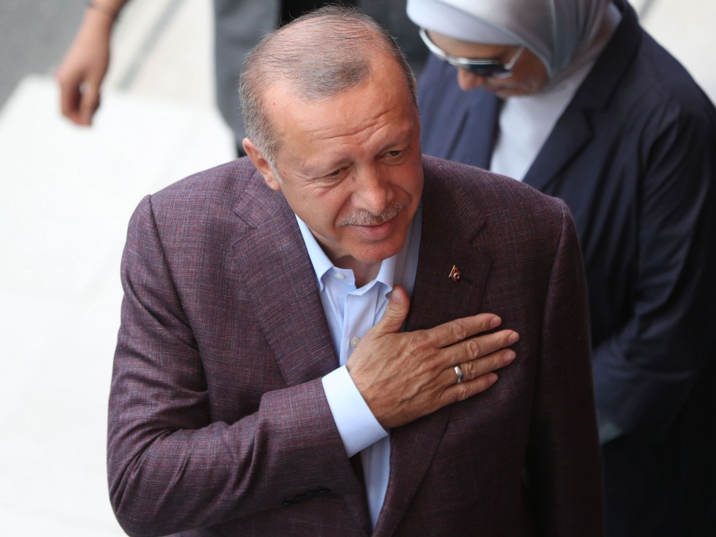 El presidente turco Recep Tayyip Erdogan tras votar en Estambul. (Reuters)