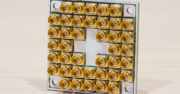 Foto: Un chip superconductor de 17 Qubits presentado en 2017 (Intel)