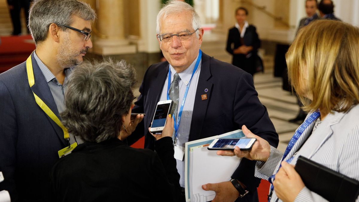 El ministro Borrell la lía más y no descarta que España "cambie de huso horario"